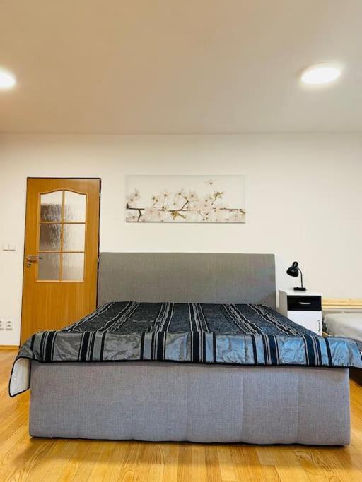 Family-Friendly Prague 5 Stay Extérieur photo